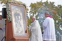 Stay close to the suffering, forgive one another, pope tells Latvians