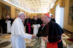 Dispute ideas, pope tells theologians, but don’t confuse the faithful
