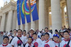 The path to holiness isn’t for the lazy, pope tells altar servers