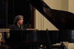 Piano concert in Manila marks 800th   anniversary of St. Francis of Assisi’s death