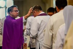 Church official urges Catholics to trade screens for prayer this Lent