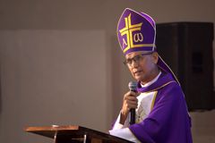 Bishop urges families to restore dialogue, listening at home