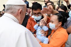 Pope Francis: Priests, bishops, and married couples ‘co-responsible’ for the family