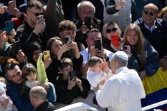 Pope Leo calls bishops to Rome to discuss families, ‘Amoris Laetitia’ in October