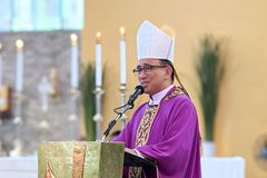 Bishop tells seminarians priesthood fails when relationships fracture