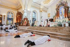 Amid a distracted age, pope urges young people to seek vocation in silence