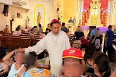 Bishop Ayuban, nakikiisa sa mga nasunugan sa NIA road, Quezon City - VeritasPH