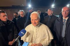 Pope Leo makes Holy Week appeal to Trump, world leaders to end Iran war