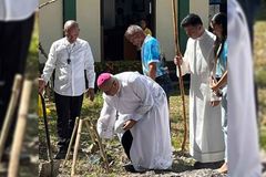 40th Sacerdotal anniversary, ipinagdiwang ni Bishop Alminaza sa tree planting - VeritasPH