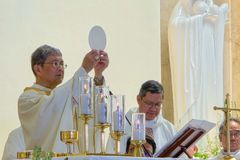 Bishop Santos sa mga mag-aaral, hingin ang gabay ng Espiritu Santo - VeritasPH