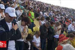 Pope: Listen to the ‘hidden, beating heart of love’