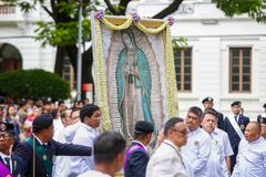 Guadalupe image starts Philippines pilgrimage; Marcos leads consecration