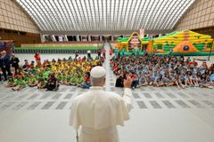 Pope: Technology should serve friendships, not replace them