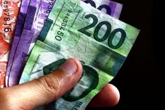PBBM, hinimok na sertipikahang urgent ang panukalang 200-pesos na legislated wage increase - VeritasPH