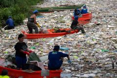 Greenpeace presses Philippines to curb single-use plastics after Manila Bay waste buildup