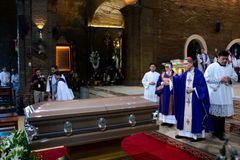 Cardinal Tagle urges end to wars, violence at father’s funeral