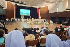 Buddhist monks join Catholics to honor virtue: Thai Church’s moral schools model wins national praise