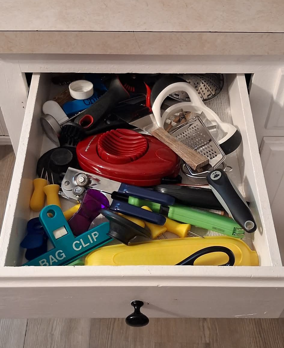 The Drawer of Chaotic Neutral Objects