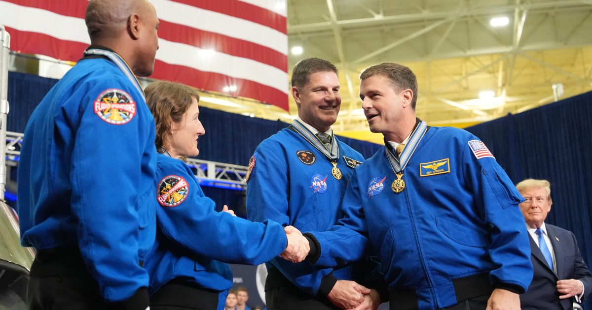 Trump Awards Medals to Artemis II Crew, Announces Space Academy