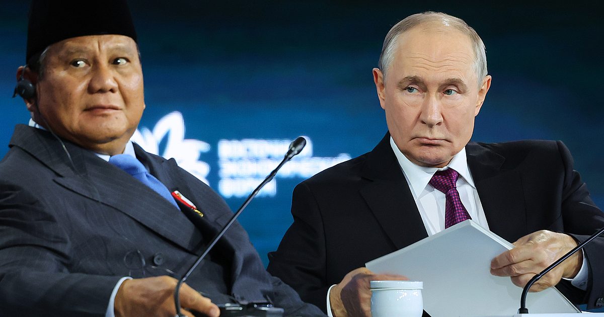 Putin teases Ukraine peace deal during summit address