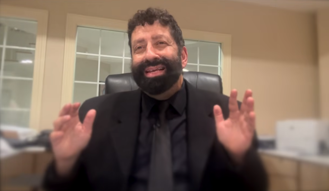 ‘Totally Demonic’: Jonathan Cahn Says He Was Attacked by Viral Duct-Taped Man on Plane | CBN