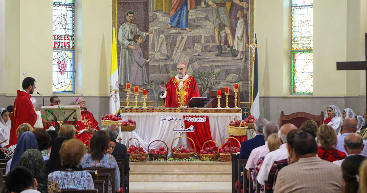 Cardinal Pizzaballa calls Christians in the Holy Land to make the cross a way of life