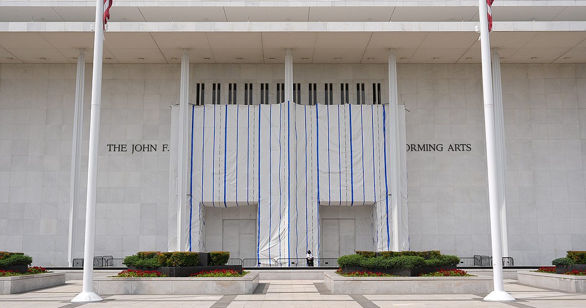 Kennedy Center Board Votes to Close as Judge Blocks Name Change