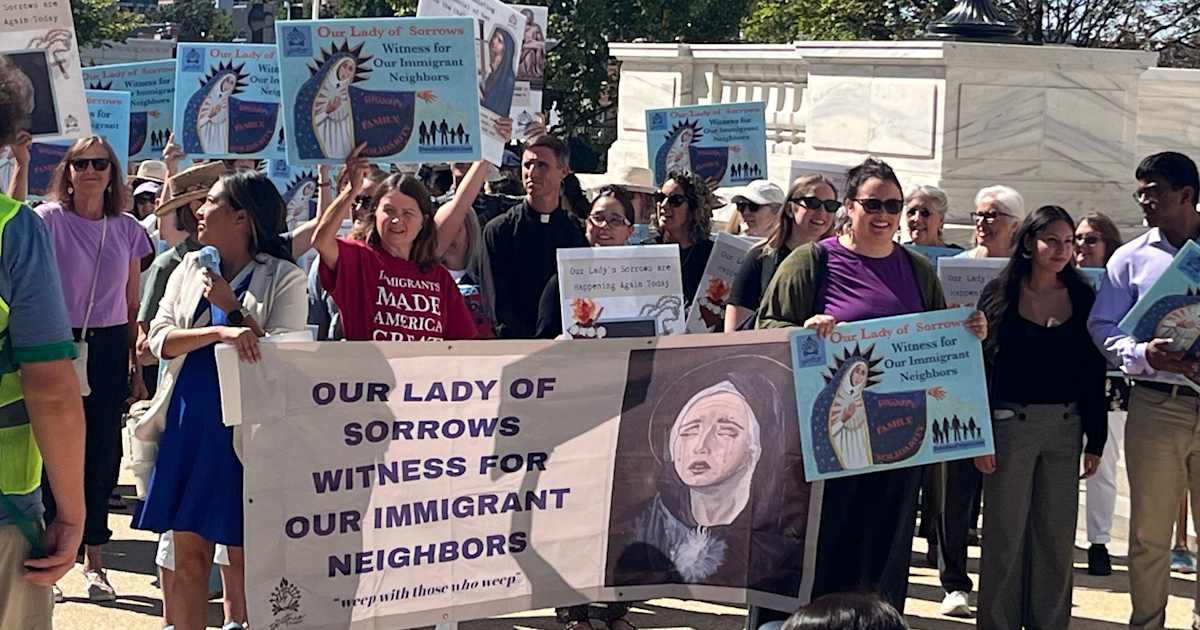 Catholics process in Washington, head to Congress in solidarity with migrants