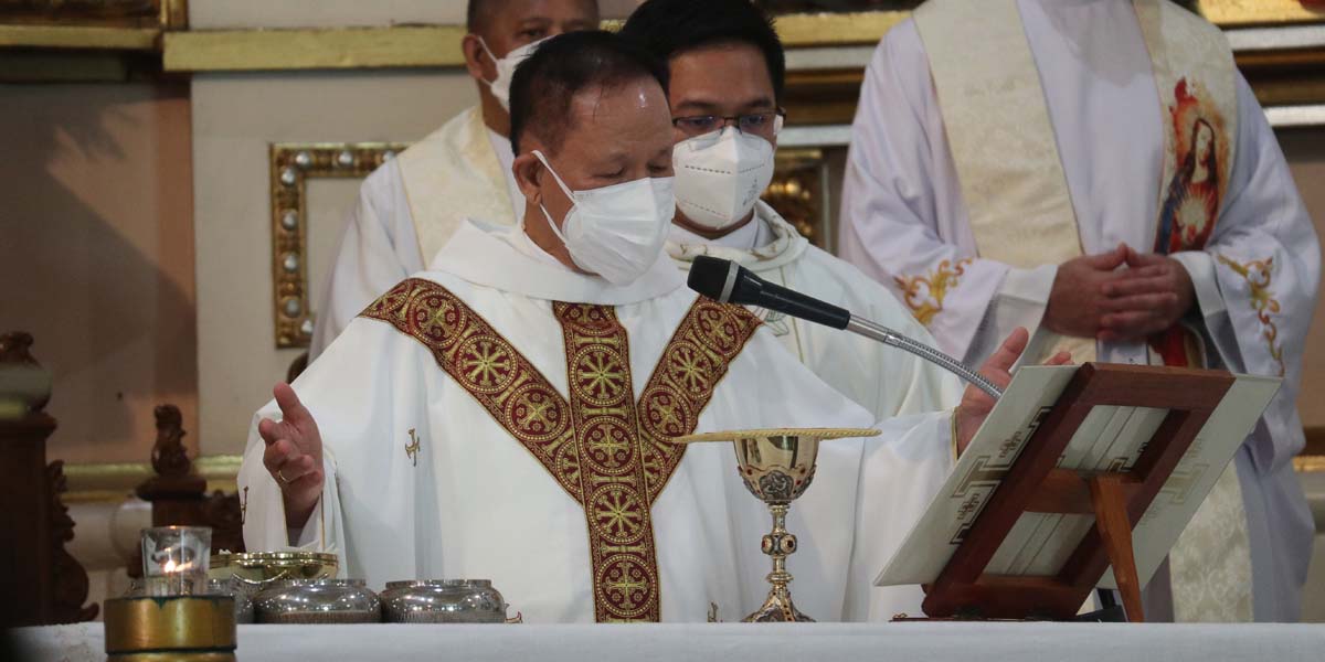 Isinisimbolo Ng Altar Ang Koneksyon Ng Sangkatauhan At Simbahan Sa 